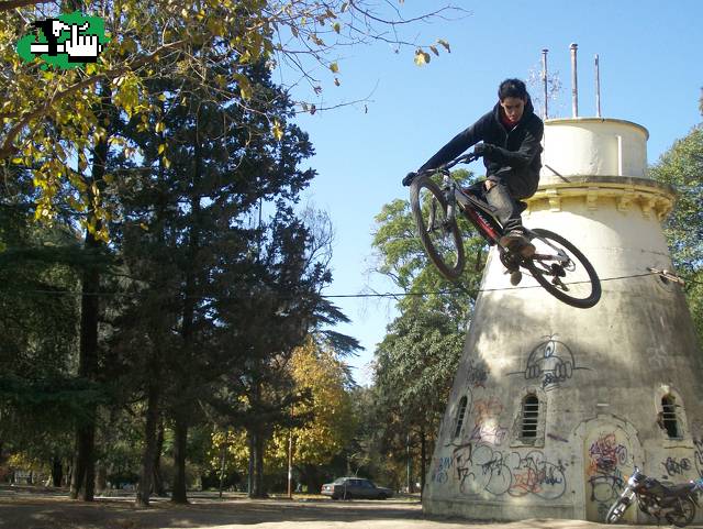un poco de dirt jump.