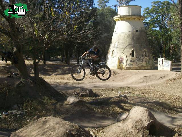 MC FLY VOLANDO EL PRIMER DOBLE