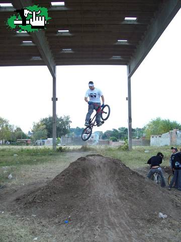 dirt bajo techo en e rios 