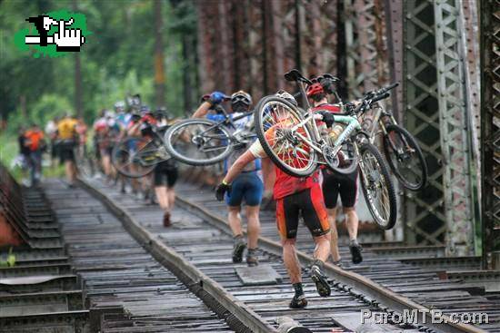 corran q se acerca el tren rapido!!!!!!!!!!!