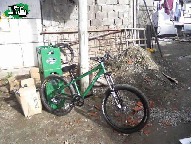 BIKE ROBADA EN EL BOLSON VERDE HEINEKEN CON LOGOS AZONIC