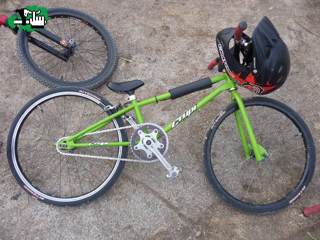 la bici del enano recien salida de pintura