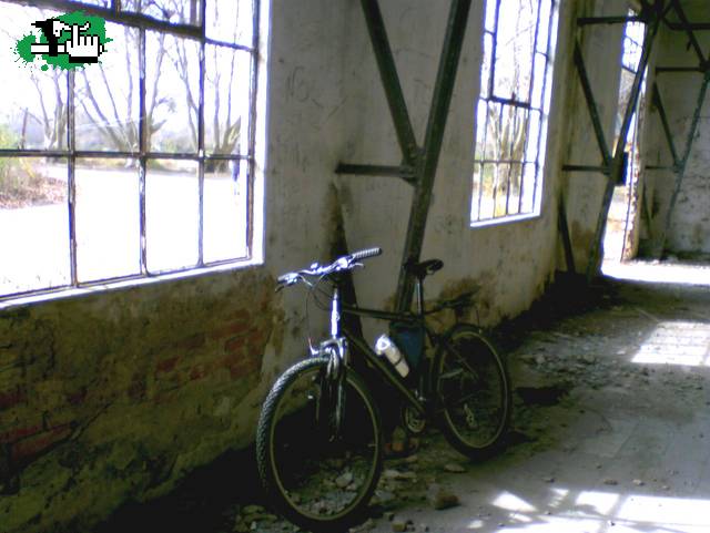el navegante oscuro en las ruinas