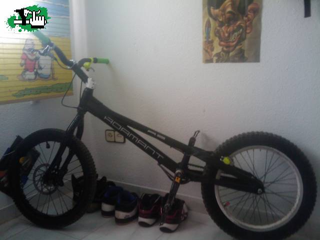 mi adamant  casi terminada faltan las ruedas triall!!!l