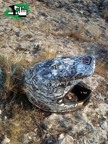 camuflaje... mi nuevo casco xD