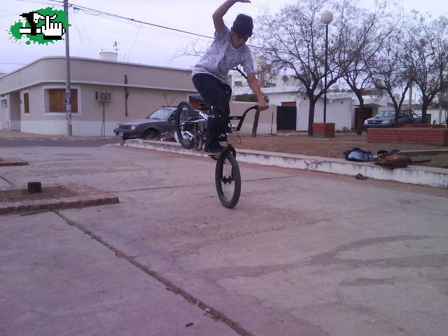 Footjam one hand