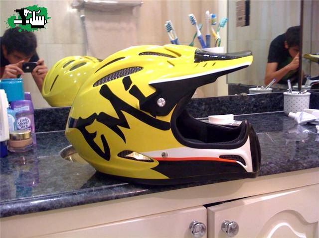 unos vinilos para el casco