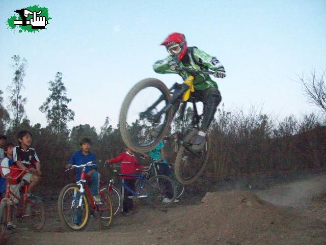 DOWNHILL salta