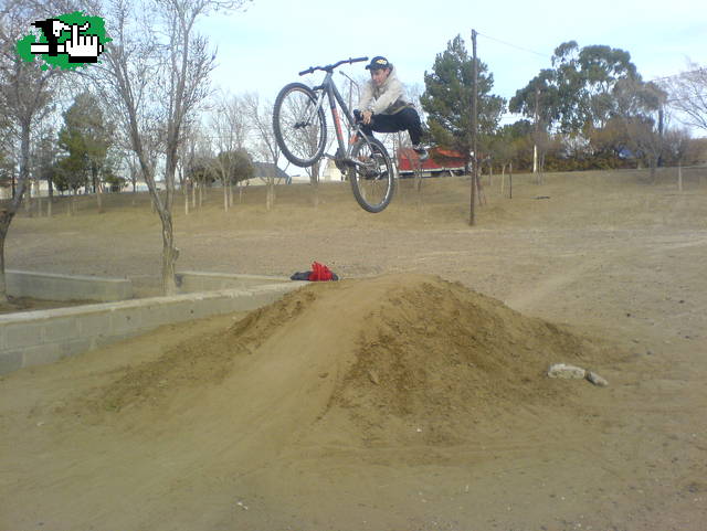 MAURI BOLUDEANDO...