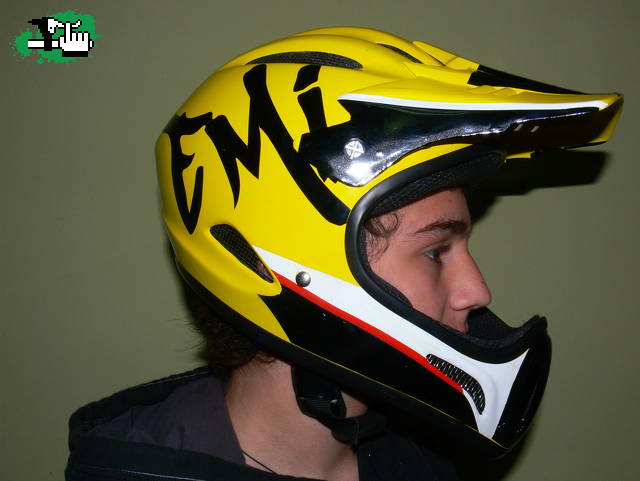 FOTO DEL CASCO Y MI CABEZA ADENTRO! JAJ
