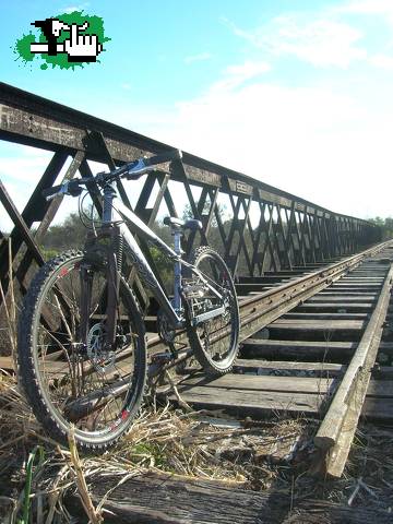 X la vía del tren