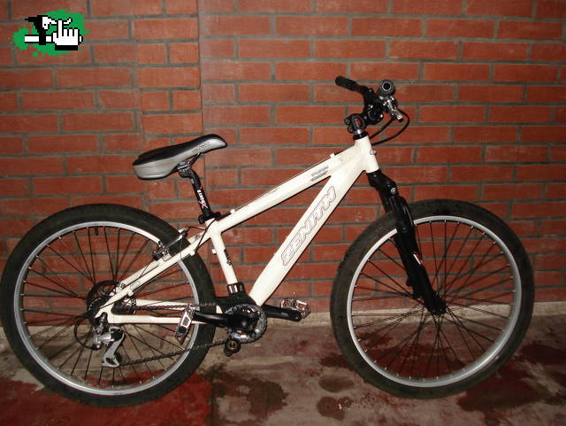OTRA VES PEDALEANDO...