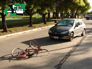 El casco en bici produce mas daño...