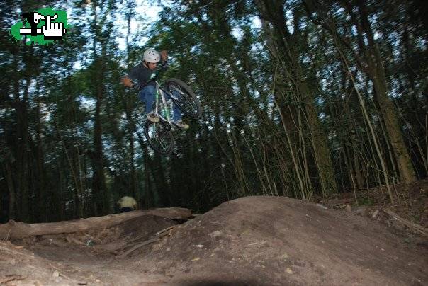 con laa bike de una amigo ya q la mia se habia roto :(