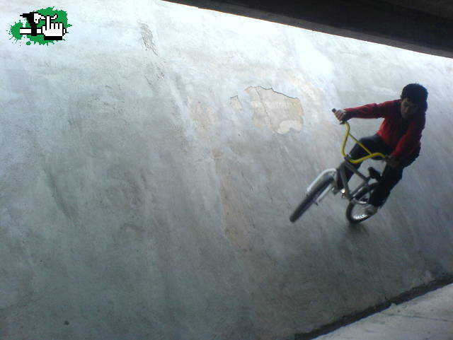 EN COMODORO YO HACIENDO WALLRIDE 