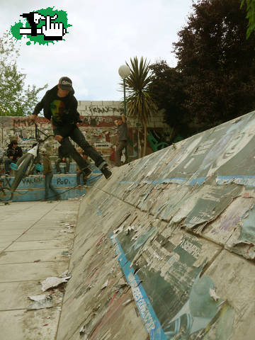 footplant tailwhip