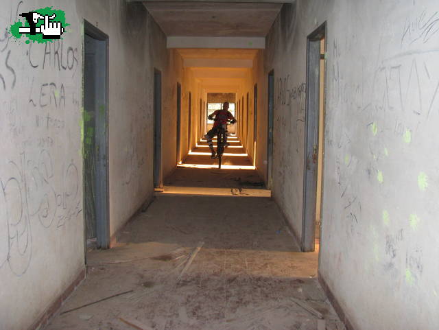 mas del pabellon abandonado