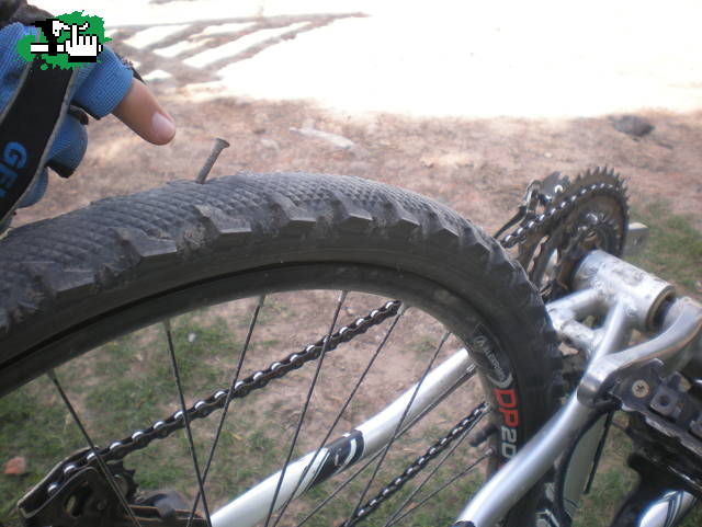 Locos del Pedal. Pinchazo? 