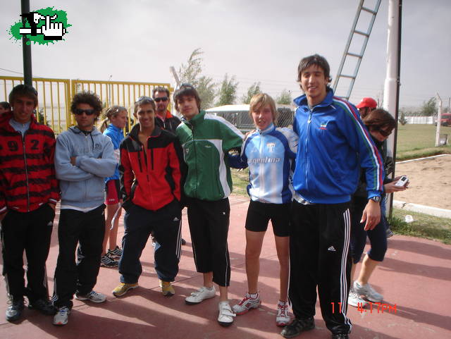 ACA CON LOS PIBES ESPERANDO LA PREMIACION