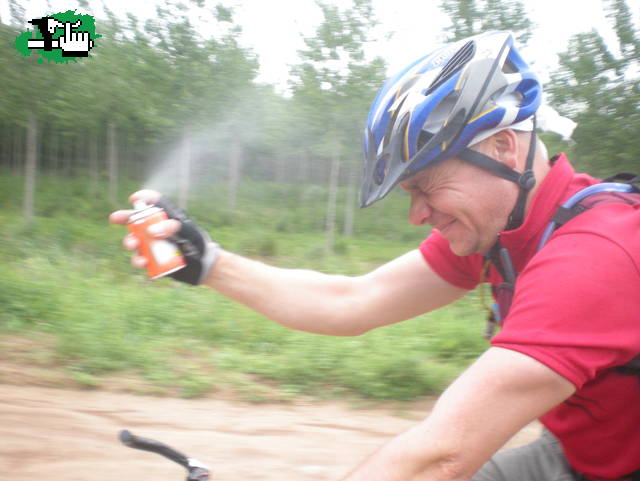 MOSQUITOS... METODO PRACTICO PARA PEDALEAR Y NO SUFRIR PICADURAS