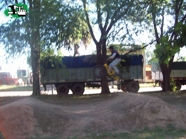 en el doble perdon por no usar casco