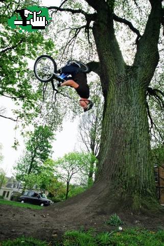 Danny MacAskill (trial-street)