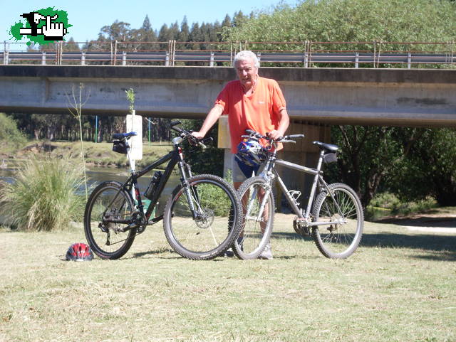 Peter con las maquinas......