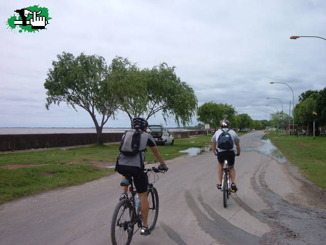 Dos Chimangos a pleno por Punta Lara