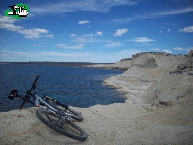 La Nena mirando el mar!