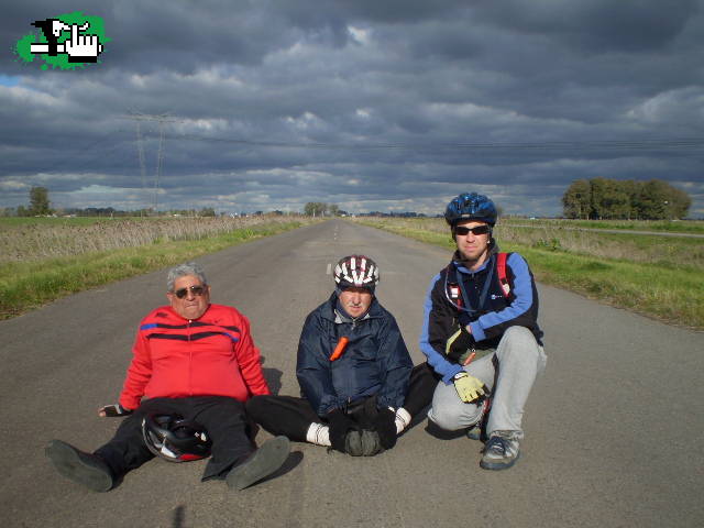 FELIZ CUMPLEAÑOS-LOS 3 CHIFLADOS DEL PEDAL