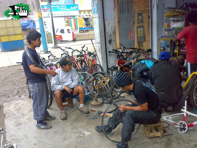 kambiando d aro  en su taller d mi amigo