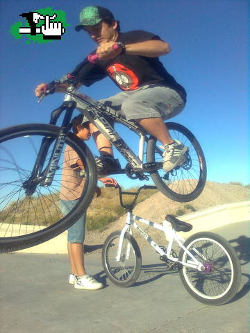 por sobre la bmx jaja