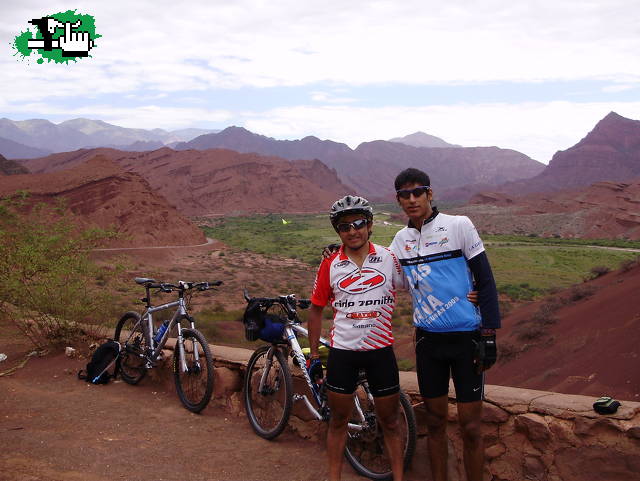 Vuelta a los Valles Calchaquíes (Salta-Cafayate-Cachi-Salta)