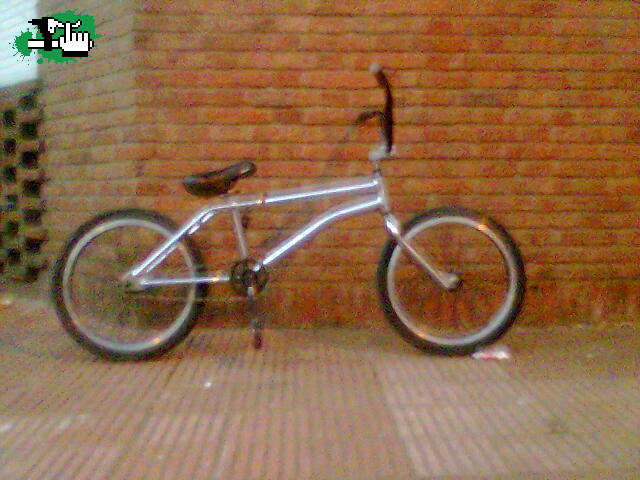 la bici de mi amigo despues de un dia de practica :):)