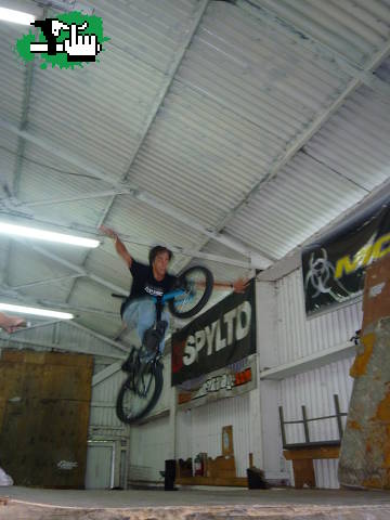no hand  