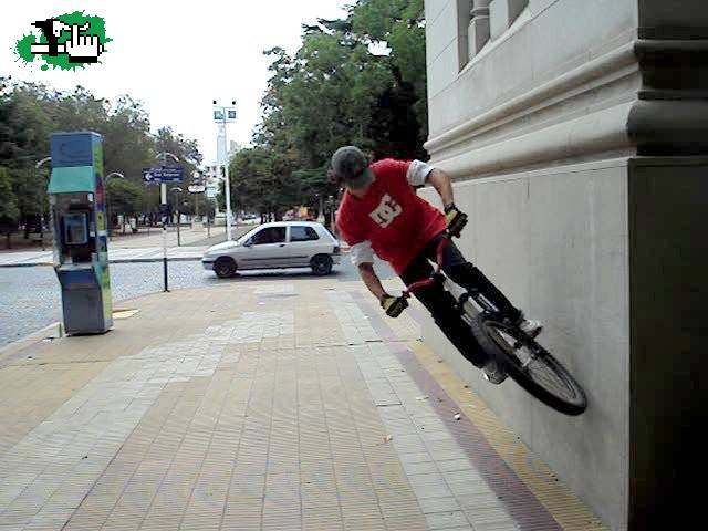 Octa... Wall-Ride en la iglesia