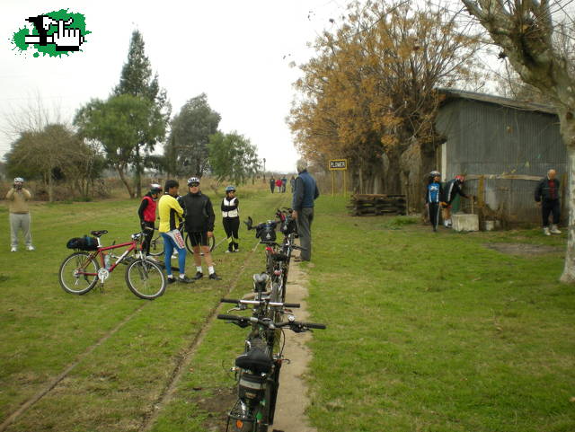 VÍAS ABANDONADAS (con bicicleteada escolar y parrilla libre)