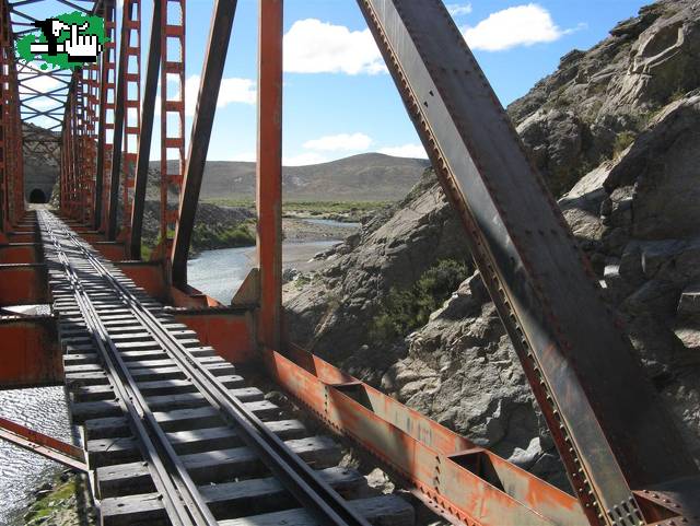 Puente trochita sobre Río Chico