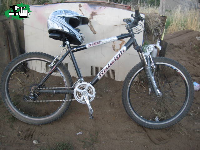 mi bike con casquito!jajaja