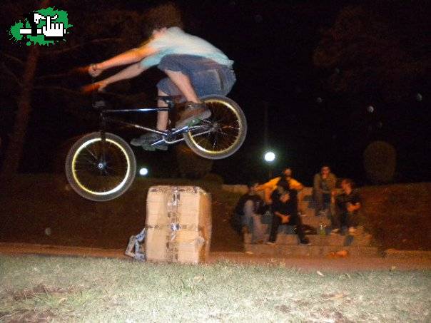 boludiando en la plaza