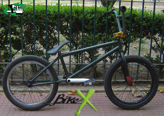 Nueva Bike Premium Josh Harrington