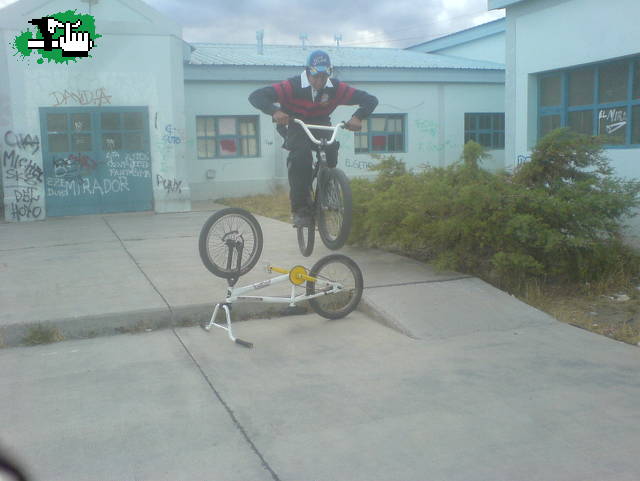 braian aprendiendo a saltar