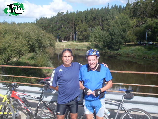 Con Peter sobre el rio......