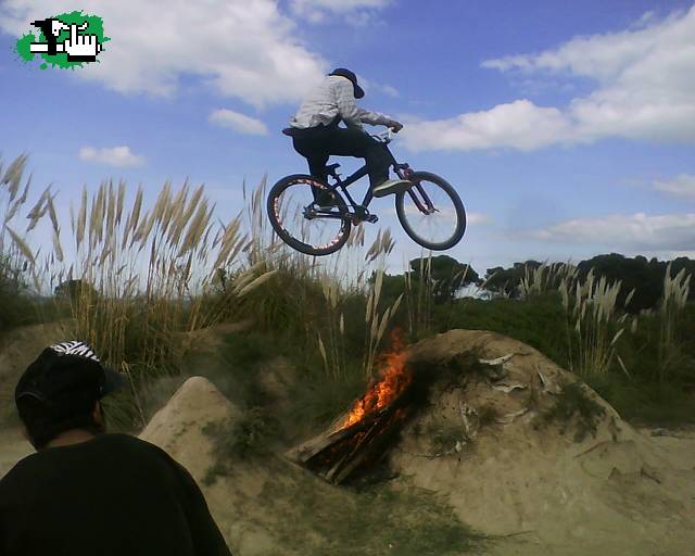 UN ARDIENTE SALTO HOT