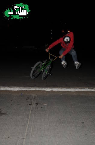 my bike on acction!!! otra del whip =)