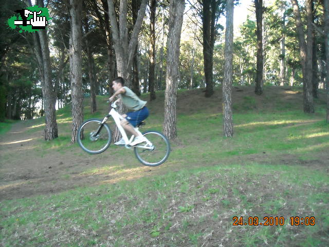 Thomas saltando