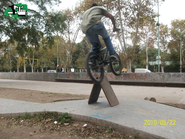 ANDANDO 