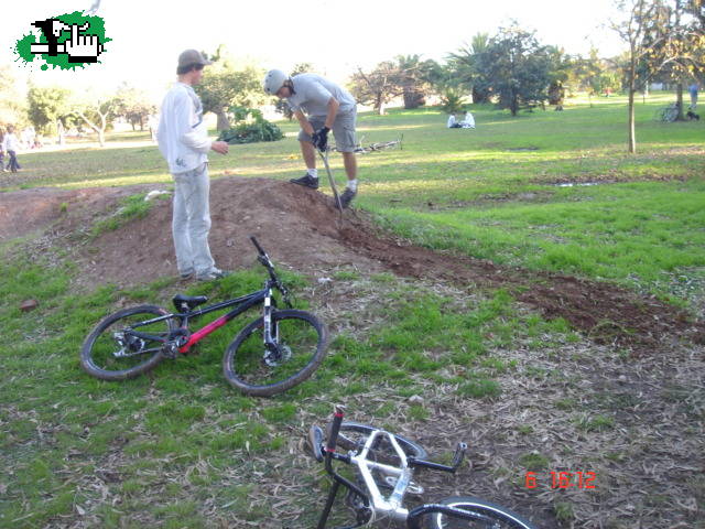TARDE DE DIRTS EN PARQE SAAVEDRA
