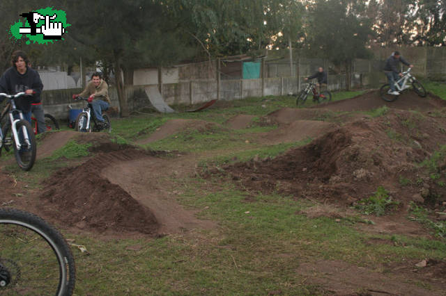 Pump Track de San Lorenzo,muy bueno