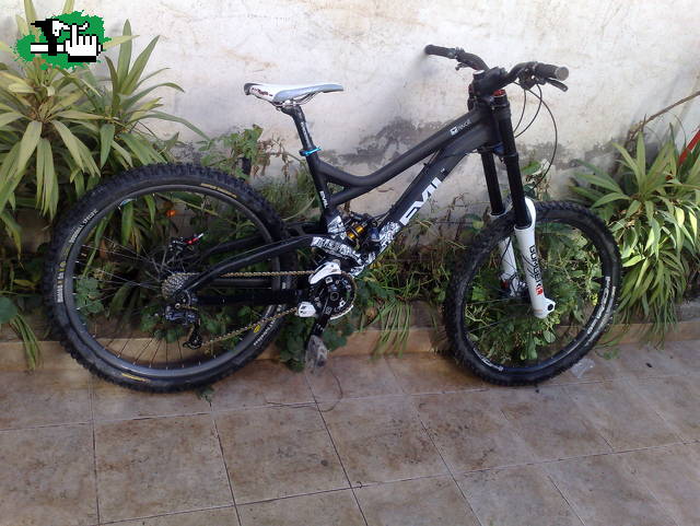 mi bici ahh y se vende el 888 rc3 evo 2010